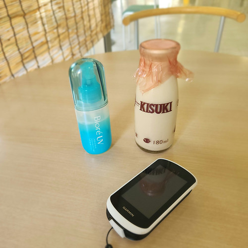 八雲温泉上がりのコーヒー牛乳＆日焼け止め | Flickr