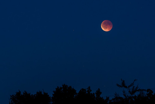 Total Lunar Eclipse 250907 029.jpg | Jürgen Mangelsdorf | Flickr (CC-BY-NC-ND)
