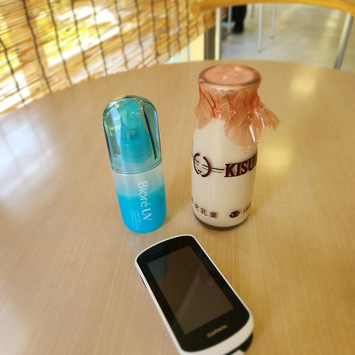 八雲温泉上がりのコーヒー牛乳＆日焼け止め | Flickr