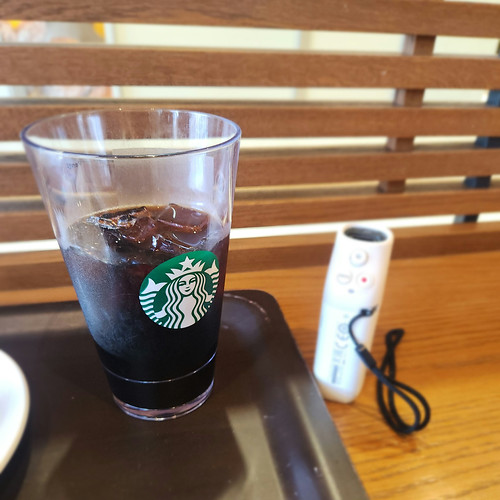 スタバで雨宿り中 | Flickr