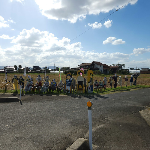 座ってるカカシが怖い | Flickr